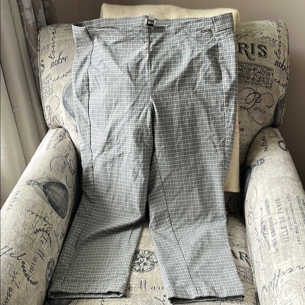 Anne Klein plaid capris